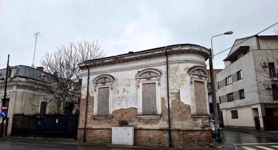 Casă individuală cu 16 camere cu Canalizare în Unirii