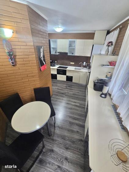 Apartament cu 4 camere decomandat în Central