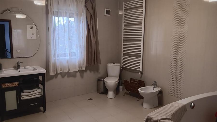 Casă individuală cu 5 camere cu Teren 300 Mp în Valea Lupului