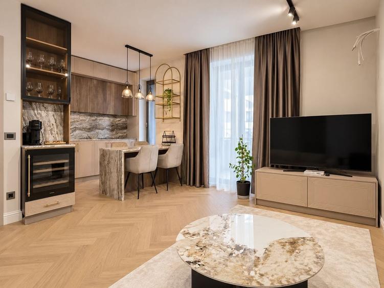 Apartament cu 2 camere semidecomandat, mobilat în Central