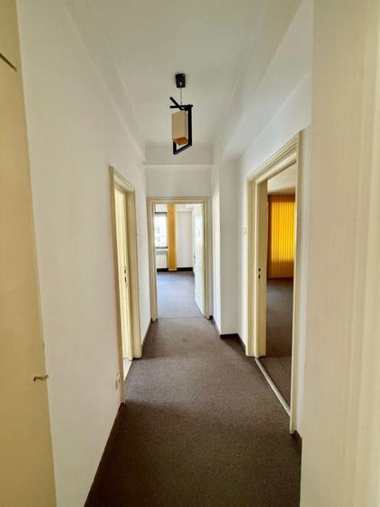 Apartament cu 4 camere în P-ța Romană