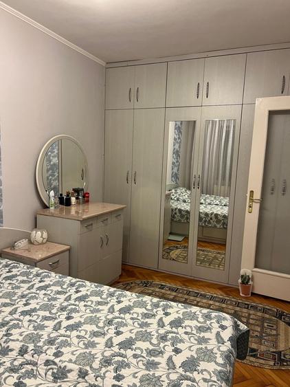 Apartament cu 4 camere decomandat în Central