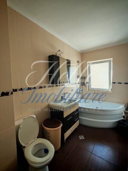 Apartament cu 3 camere decomandat în Florești