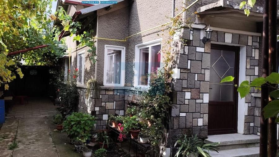 Casă cu 4 camere cu Canalizare în Central