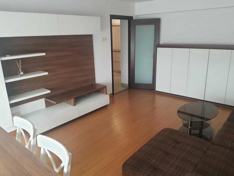 Apartament cu 3 camere decomandat, mobilat în Tătărași