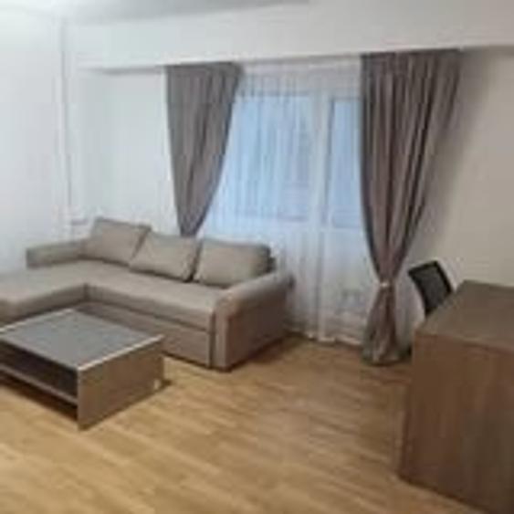 Apartament cu 3 camere decomandat în Sebastian