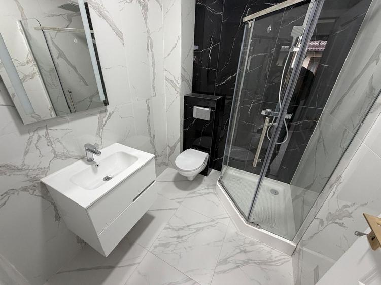 Duplex cu 4 camere cu Canalizare în Central
