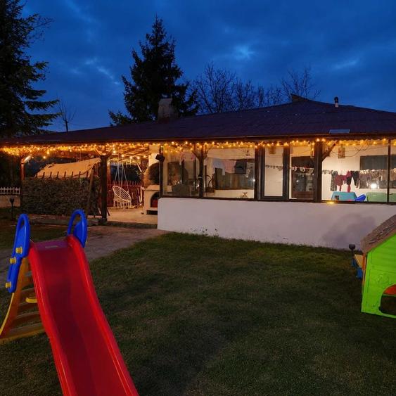 Casă cu 3 camere în Păcureți