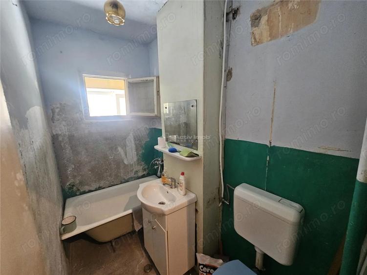 Garsonieră decomandată, mobilată în Micro IV