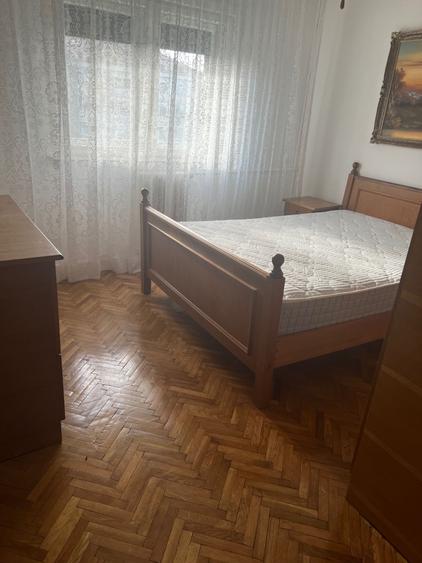Apartament cu 3 camere decomandat în Exterior Vest