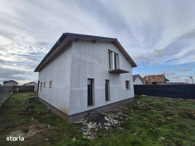 Casă cu 7 camere cu Teren 650 Mp în Balotești