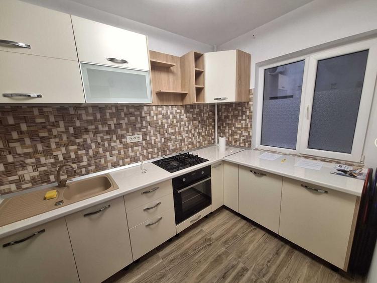 Apartament cu 3 camere decomandat în Valea Ialomiței