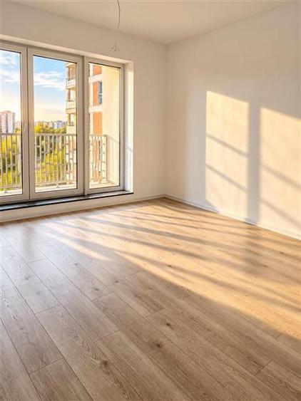 Apartament cu 2 camere decomandat în Tractorul