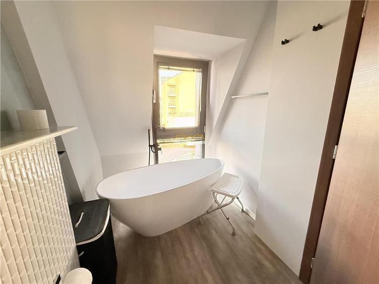Apartament cu 3 camere decomandat în Dorobanți