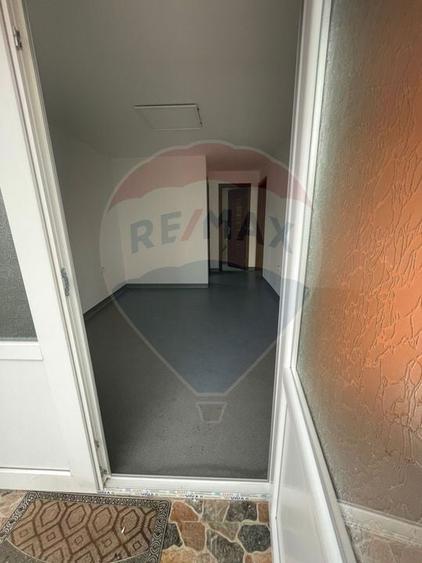 Spațiu comercial, de 43.720001220703 mp, în Central