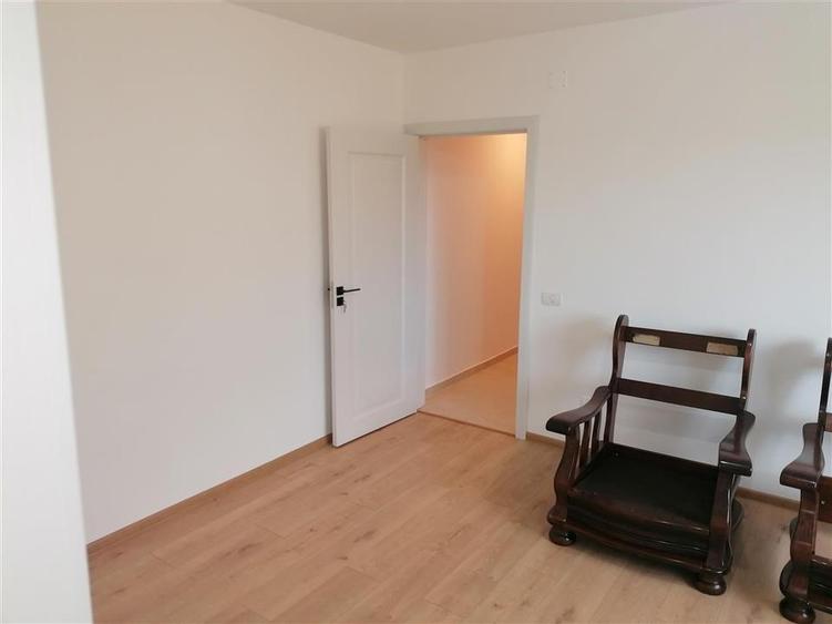 Apartament cu 2 camere semidecomandat în Girocului