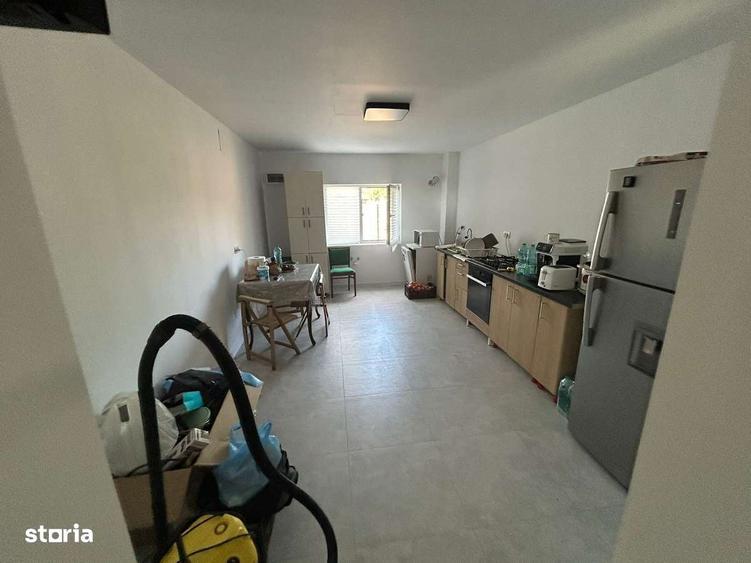 Casă cu 4 camere în Florica