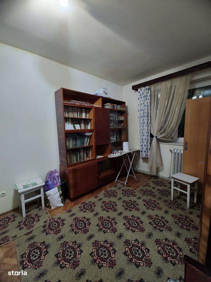 Apartament cu 3 camere decomandat în Progresul