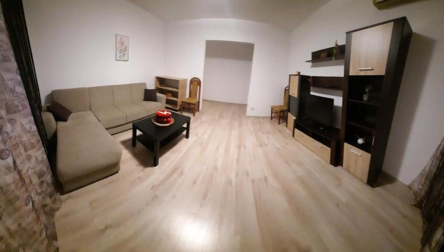 Apartament cu 3 camere decomandat în Victoriei