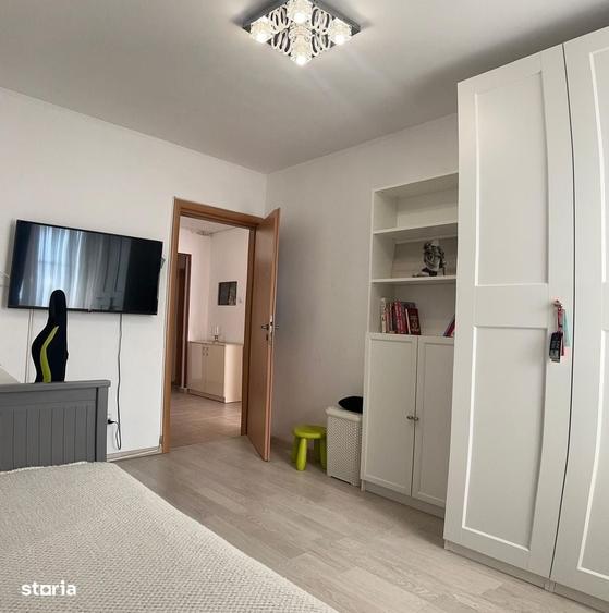 Apartament cu 4 camere în Berceni