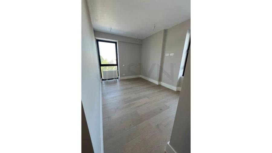Apartament cu 4 camere semidecomandat, mobilat în Pipera