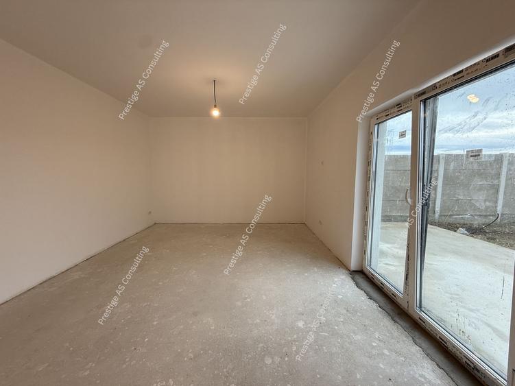 Duplex cu 4 camere cu Canalizare în Giarmata