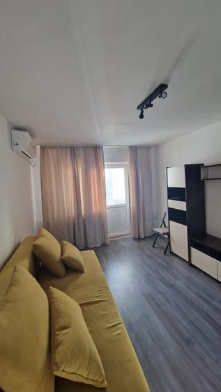 Apartament cu 3 camere decomandat în Girocului