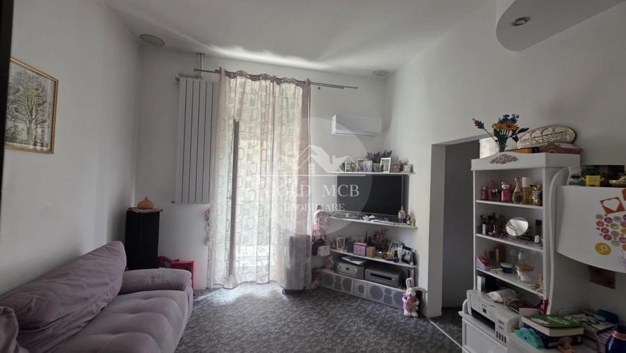 Apartament cu 5 camere decomandat în Armeneasca