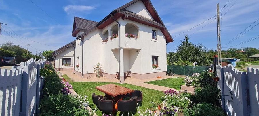 Casă cu 4 camere în Bălțați