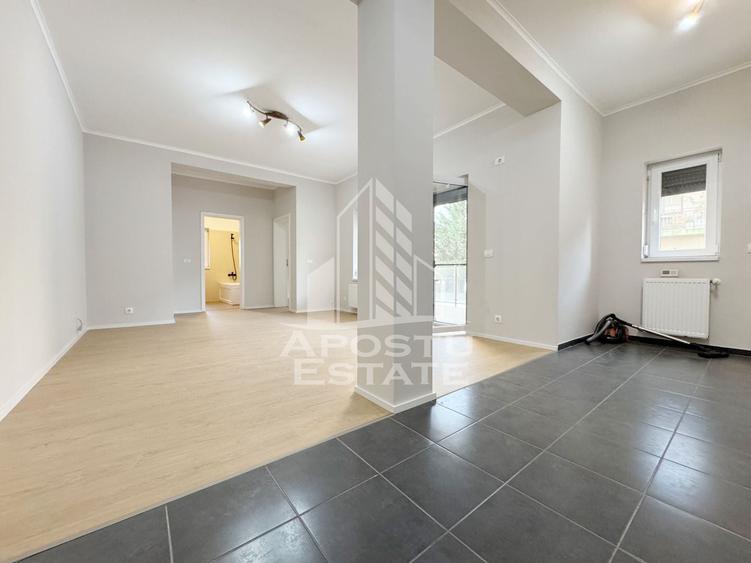 Apartament cu 3 camere semidecomandat în Braytim