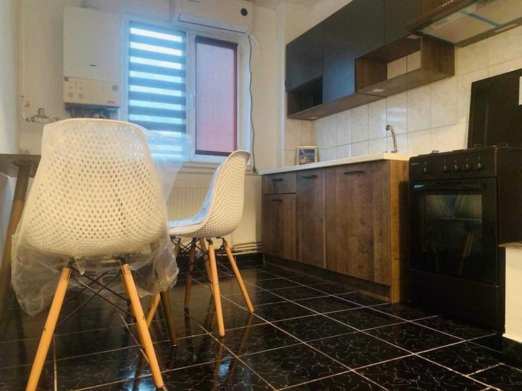 Apartament cu 3 camere semidecomandat în Central