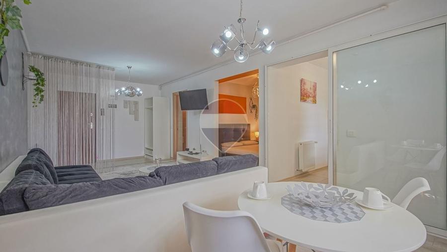Apartament cu 2 camere semidecomandat, mobilat în Tractorul