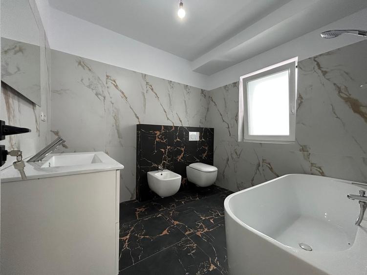 Duplex cu 5 camere cu Canalizare în Popas Păcurari