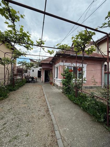Casă cu 3 camere cu Teren 460 Mp în Central