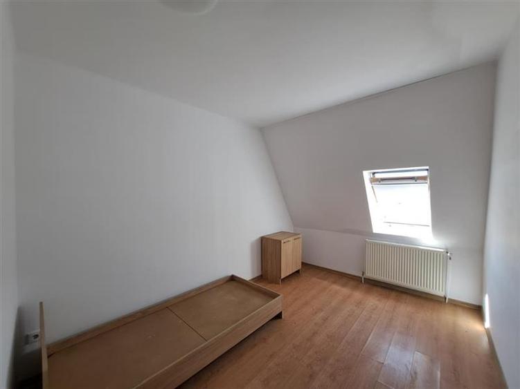 Apartament cu 20 camere semidecomandat în Iris