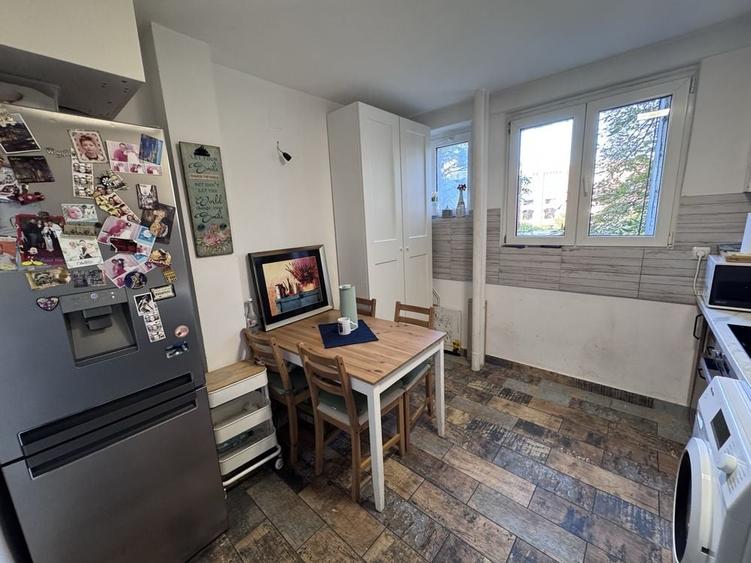 Apartament cu 3 camere semidecomandat în Ștefan cel Mare