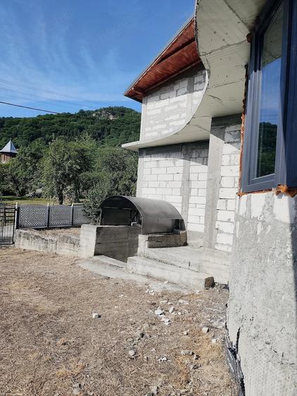 Casă cu Teren 683 Mp în Corbi