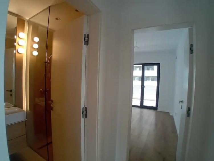 Apartament cu 3 camere decomandat în Barbu Văcărescu