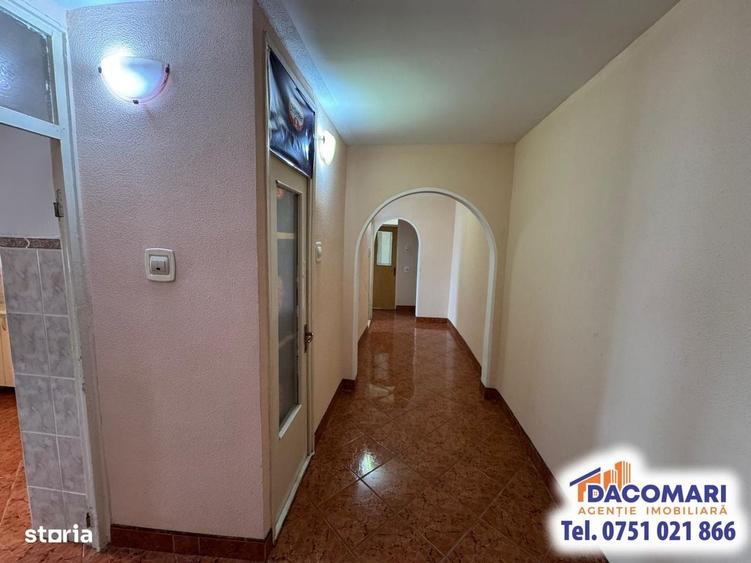 Apartament cu 3 camere decomandat în Central