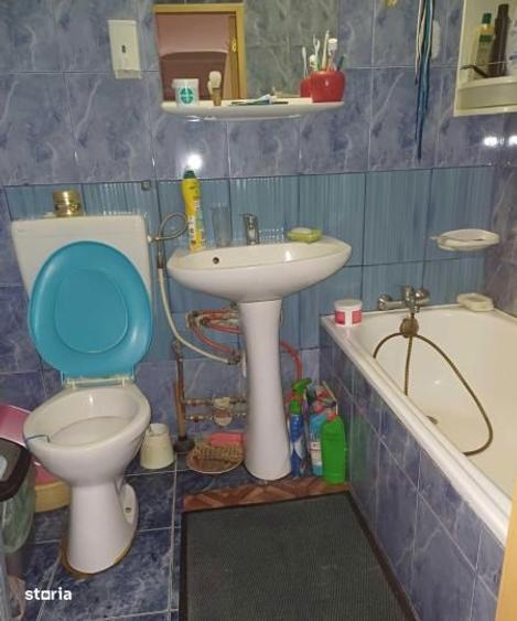 Apartament cu 4 camere decomandat, mobilat în Berceni