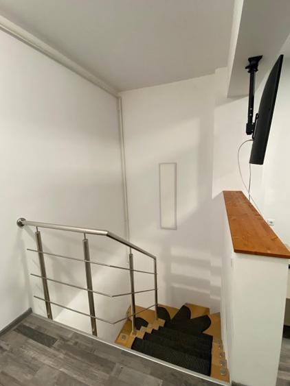Apartament cu 3 camere decomandat în Tractorul