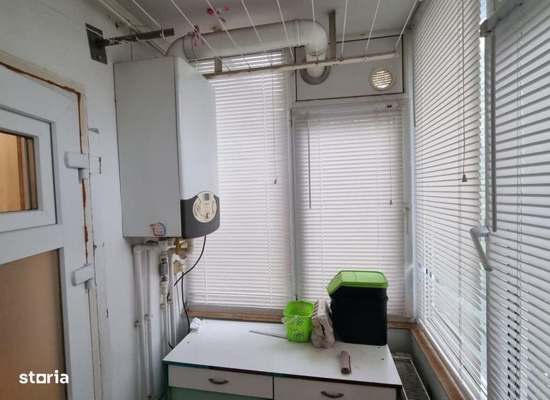Apartament cu 3 camere decomandat în Nicolina