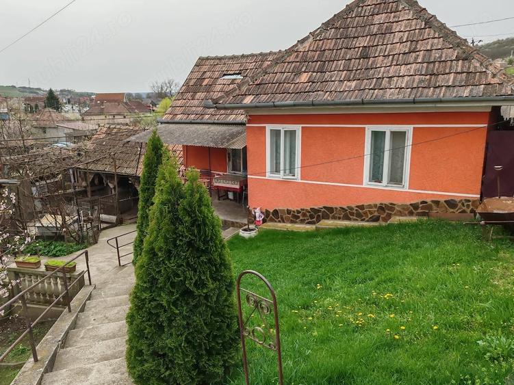 Casă cu 4 camere cu Teren 580 Mp în Central
