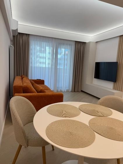 Apartament cu 3 camere semidecomandat în Central