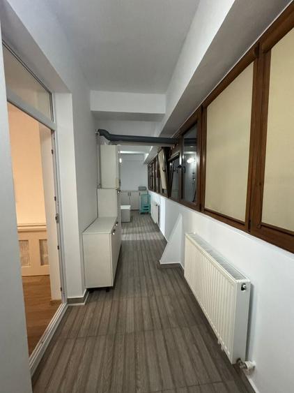 Apartament cu 3 camere decomandat în Exterior Vest