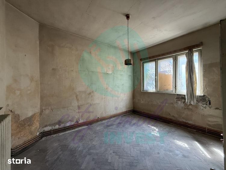 Casă cu 4 camere decomandat cu Teren 200 Mp în Universitate
