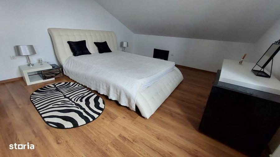 Apartament cu 4 camere decomandat în Roșia