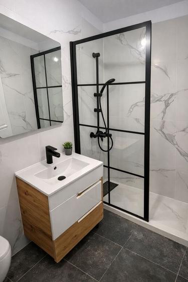 Apartament cu 3 camere decomandat, mobilat în Exterior Vest