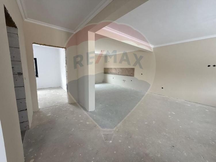 Casă cu 4 camere cu Teren 415 Mp în Lascăr Catargiu