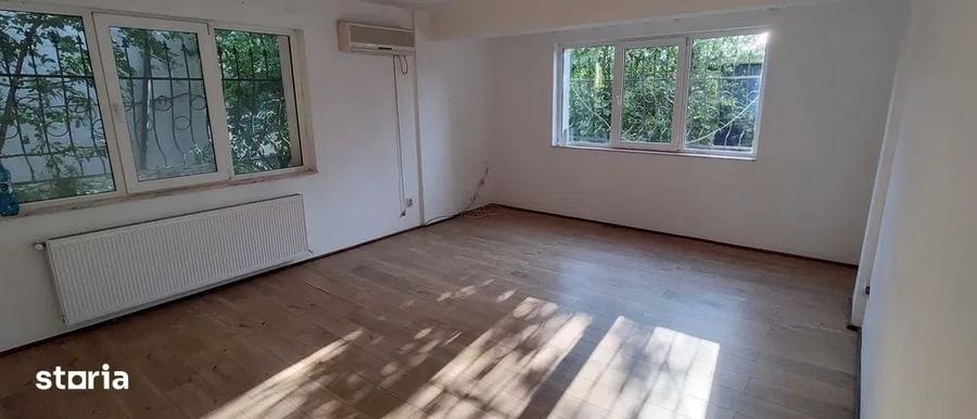 Casă cu 3 camere decomandat cu Teren 150 Mp în Titan